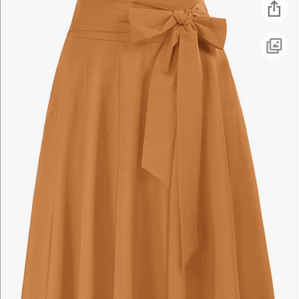 Beautiful flowing skirt with pockets! - Picture 4 of 5